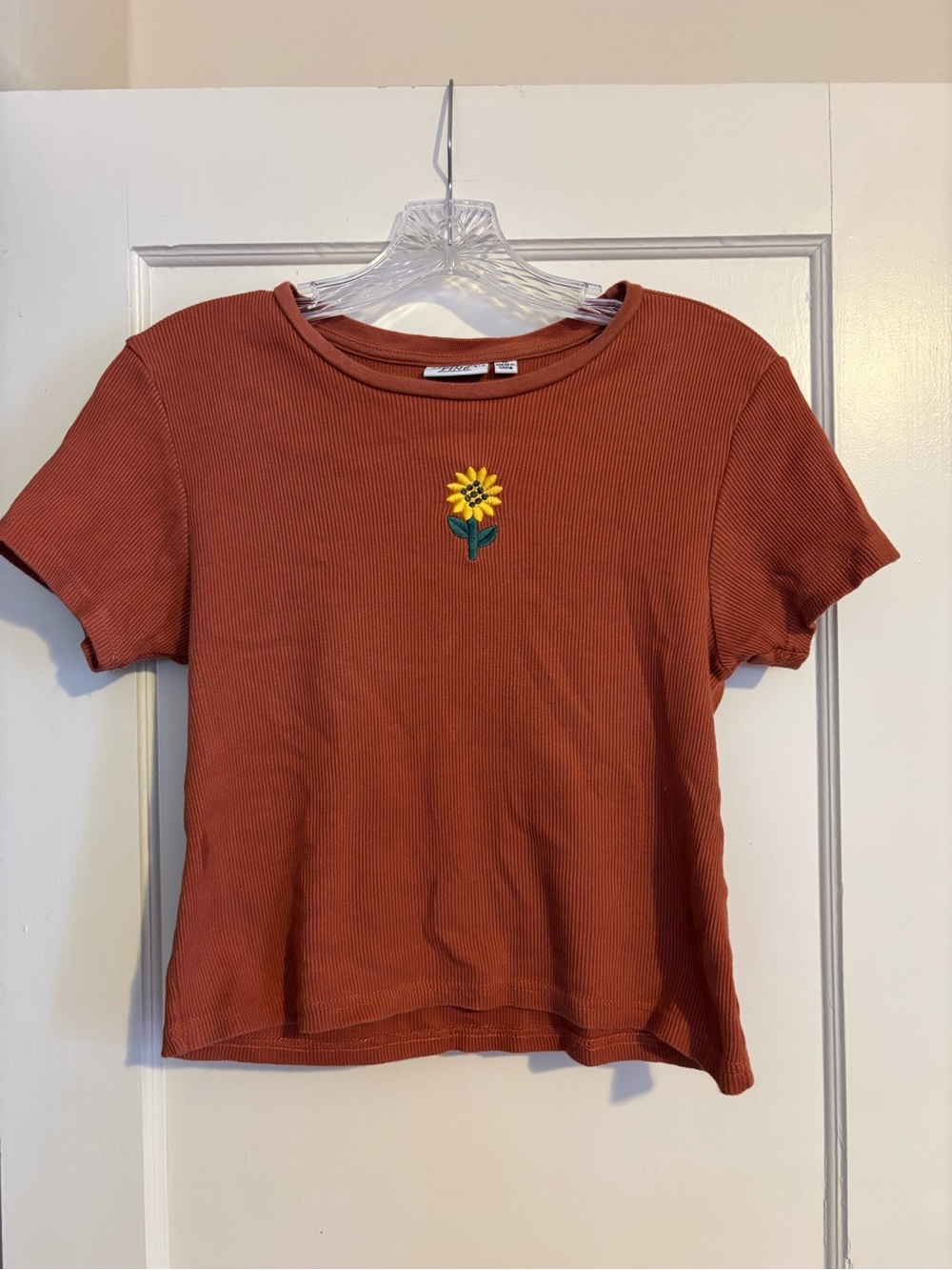🌻Sunflower Embroidered Crop Tee🌻